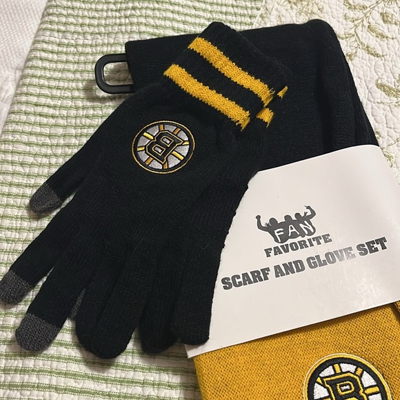 NWT Boston Bruins Scarf & Glove Set NHL 🏒 ❄️ - Picture 2 of 6